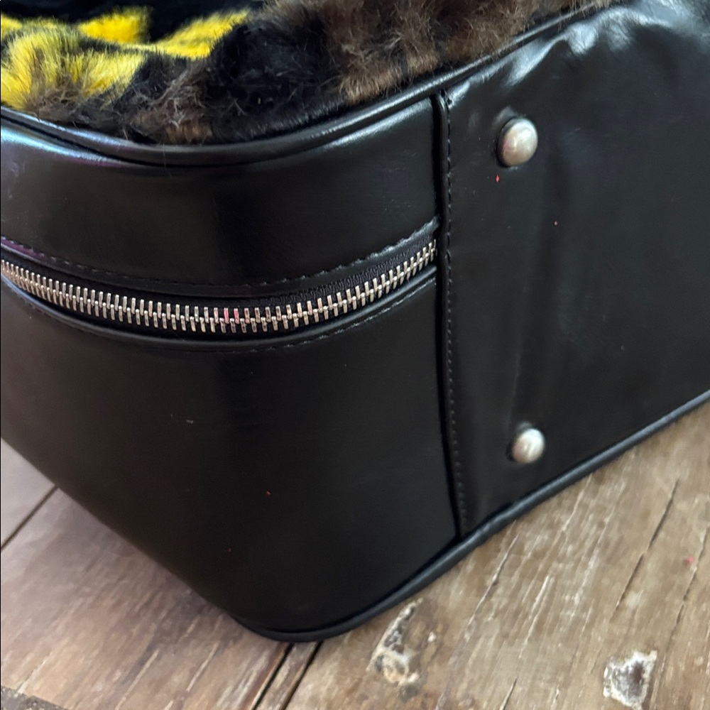 Delia’s Vintage Suitcase Retro 70’s Style Sunflower - Picture 6 of 9